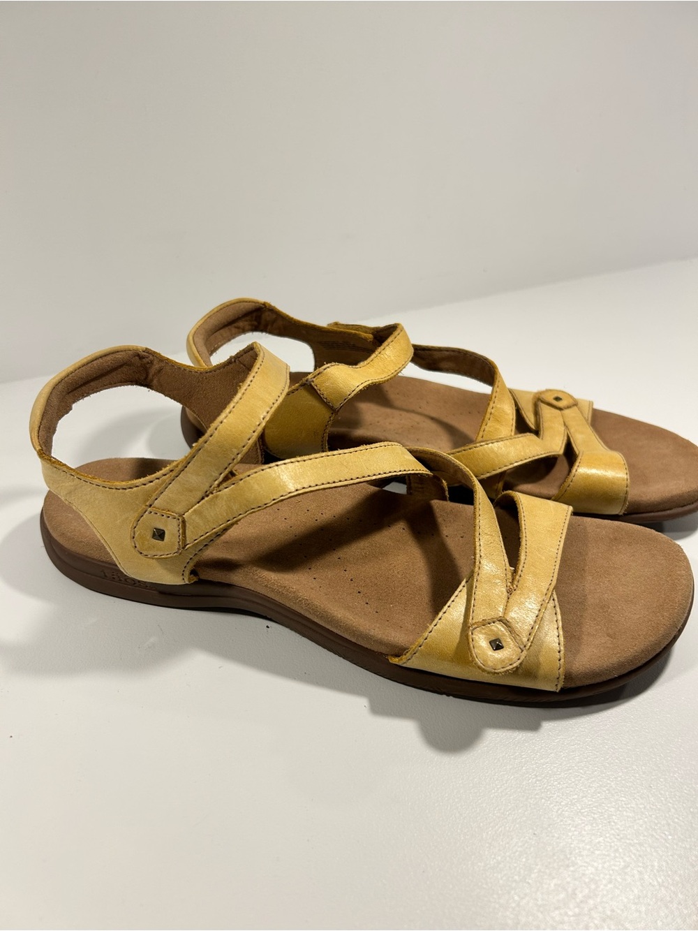 Taos Leather Comfort Sandals Womens 11 US Yellow Adjustable Slingback - Picture 2 of 11